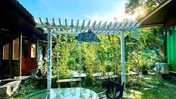Bungalow, vistas al valle | Restaurante al aire libre