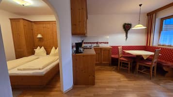 Apartment | 1 bedroom, individually furnished, bed sheets