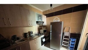 Private kitchen - Cozy 2-bedroom apartment in beautiful Tangier Achakar Hill (Tangier)