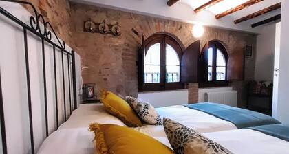 Cal Passió, a fully renovated historic home. Next to the Prades Mountains.