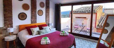 3 bedrooms, desk, iron/ironing board, travel cot