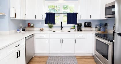 Bluebonnet | Sleeps 6 | Lake Access