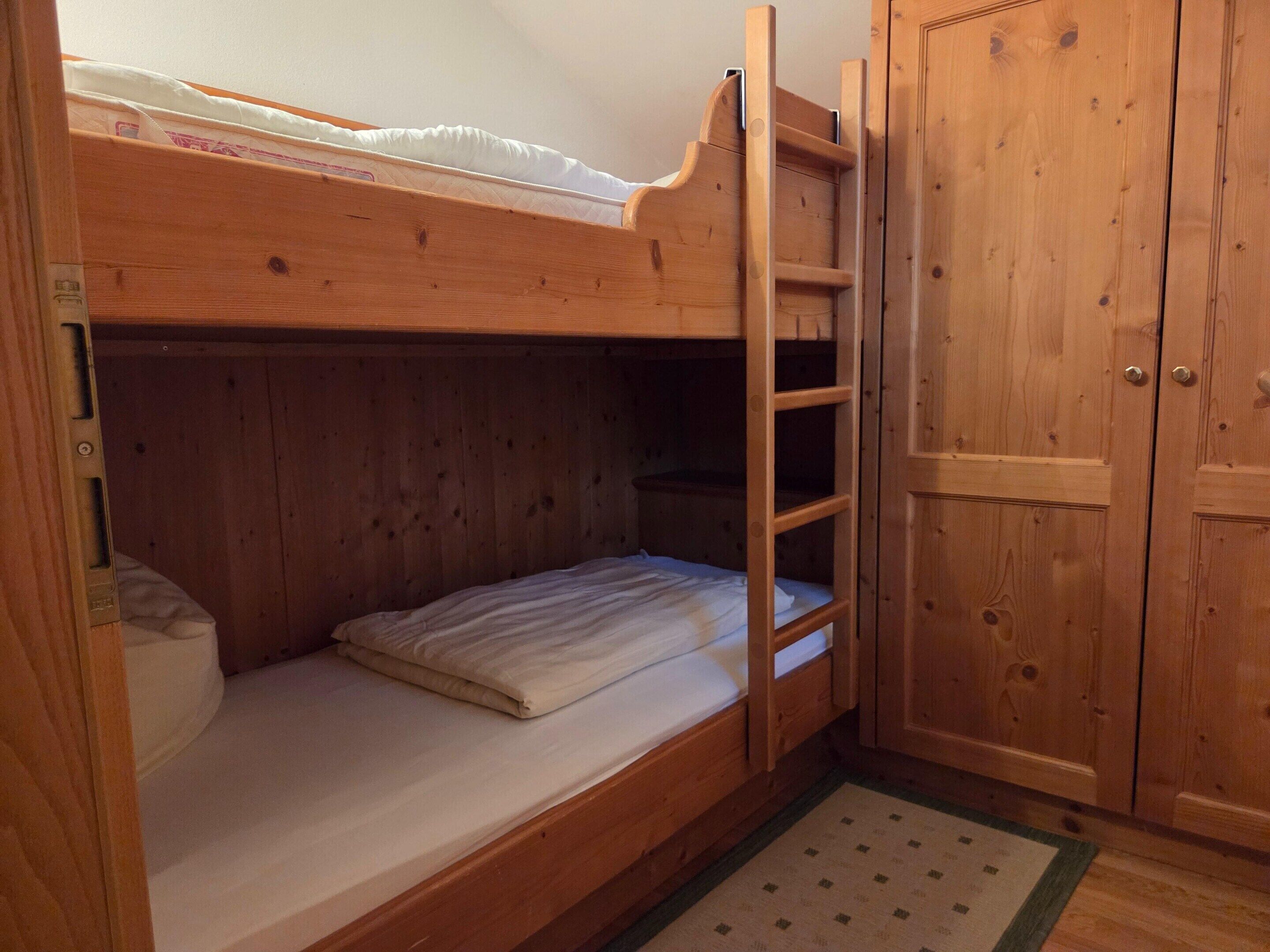 Apartment | 4 bedrooms, individually furnished, bed sheets