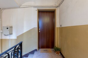 Interior - A modern 120 sqm apt located on the third floor of a period building, it is equipped with every comfort to comfortably host two adults and a child.The apartment is located in a centrally located area (ZTL in Italian), less than 160 mt from Torresotto di  (Bologna)