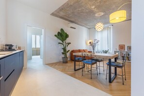 Interior - A modern 120 sqm apt located on the third floor of a period building, it is equipped with every comfort to comfortably host two adults and a child.The apartment is located in a centrally located area (ZTL in Italian), less than 160 mt from Torresotto di  (Bologna)