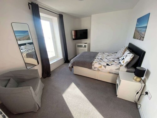 2 Juliet balconies, sea views