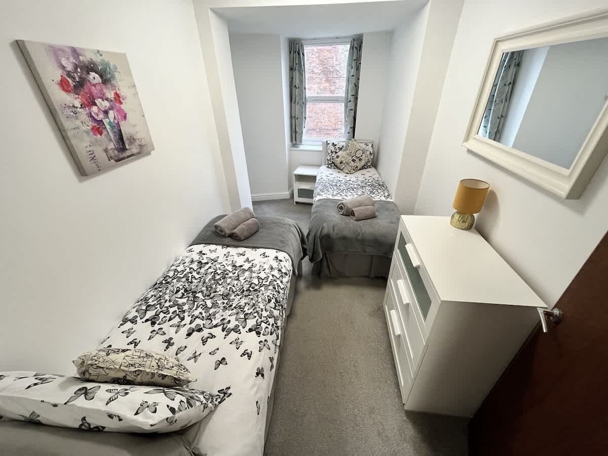 Iron/ironing board, WiFi, bed sheets