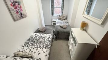 Iron/ironing board, WiFi, bed sheets