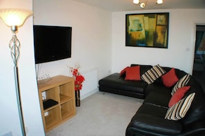 TV - 2 Bedroom Sea View Apartment with Balcony (Bridlington)