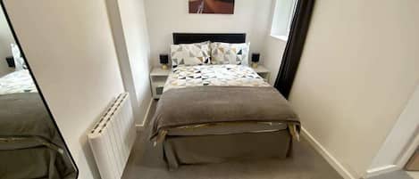 Iron/ironing board, WiFi, bed sheets
