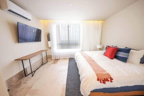 Tabla de planchar con plancha, wifi, ropa de cama