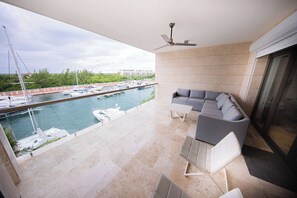 Terrace with views to the marina