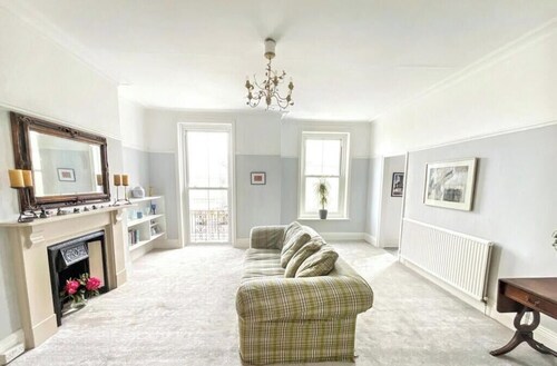 Spacious seafront 1 Bed Bexhill flat