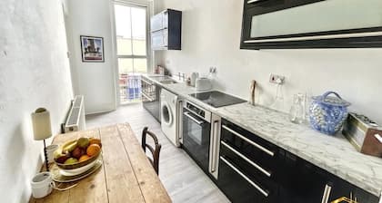Spacious seafront 1 Bed Bexhill flat