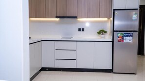 디럭스 아파트, 침실 1개, 시내 전망 | 전용 주방 | 냉장고, 전자레인지, 오븐, 쿡탑