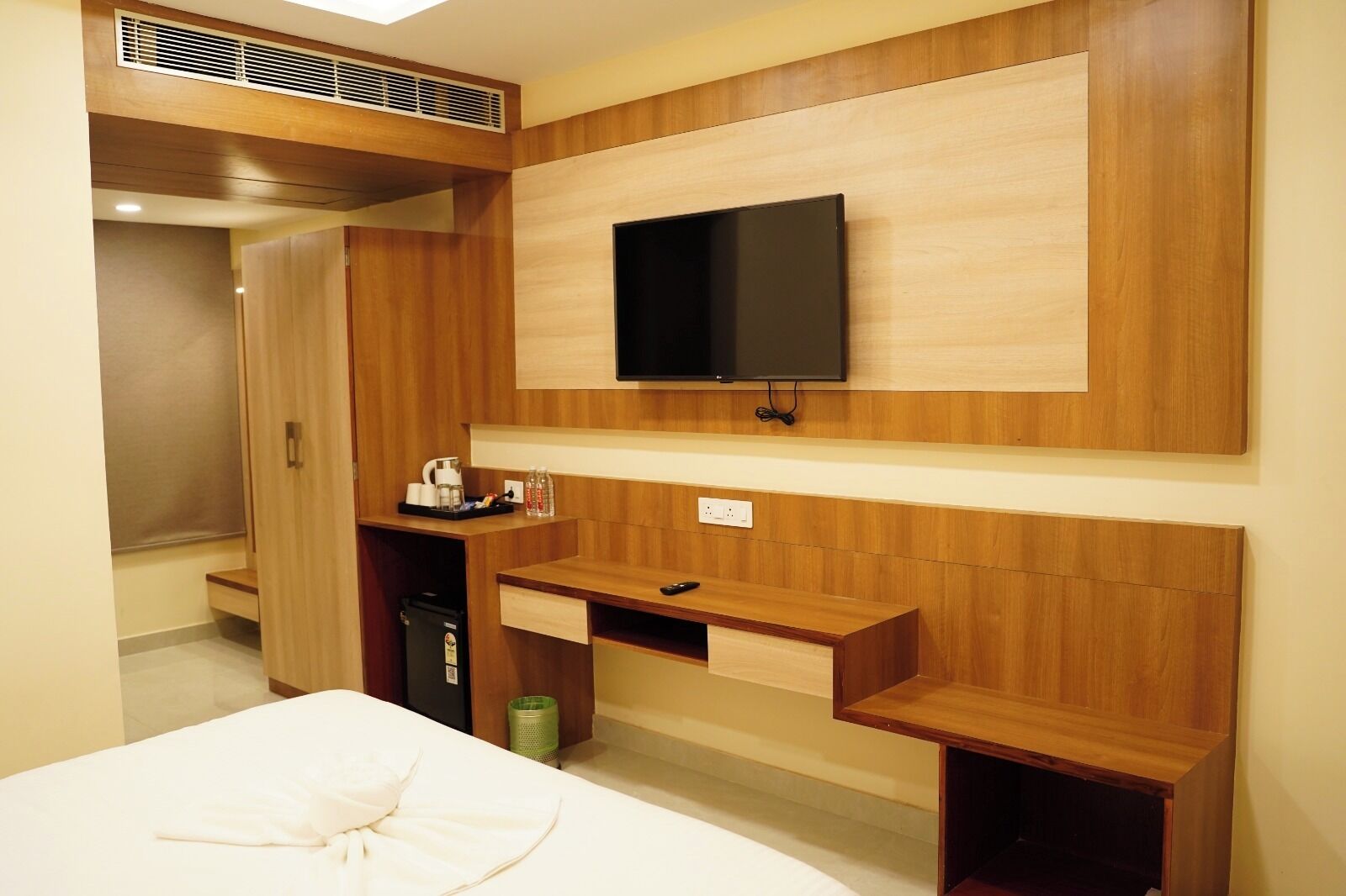 Deluxe Room | Meja, ruang kerja komputer riba, Wi-fi percuma 