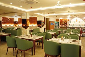Dining - Hotel Meera Palace (Jaunpur)