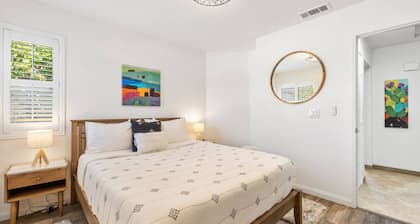 Fairway-View Golf Condo w/ Mountain Views & Pool Steps Away