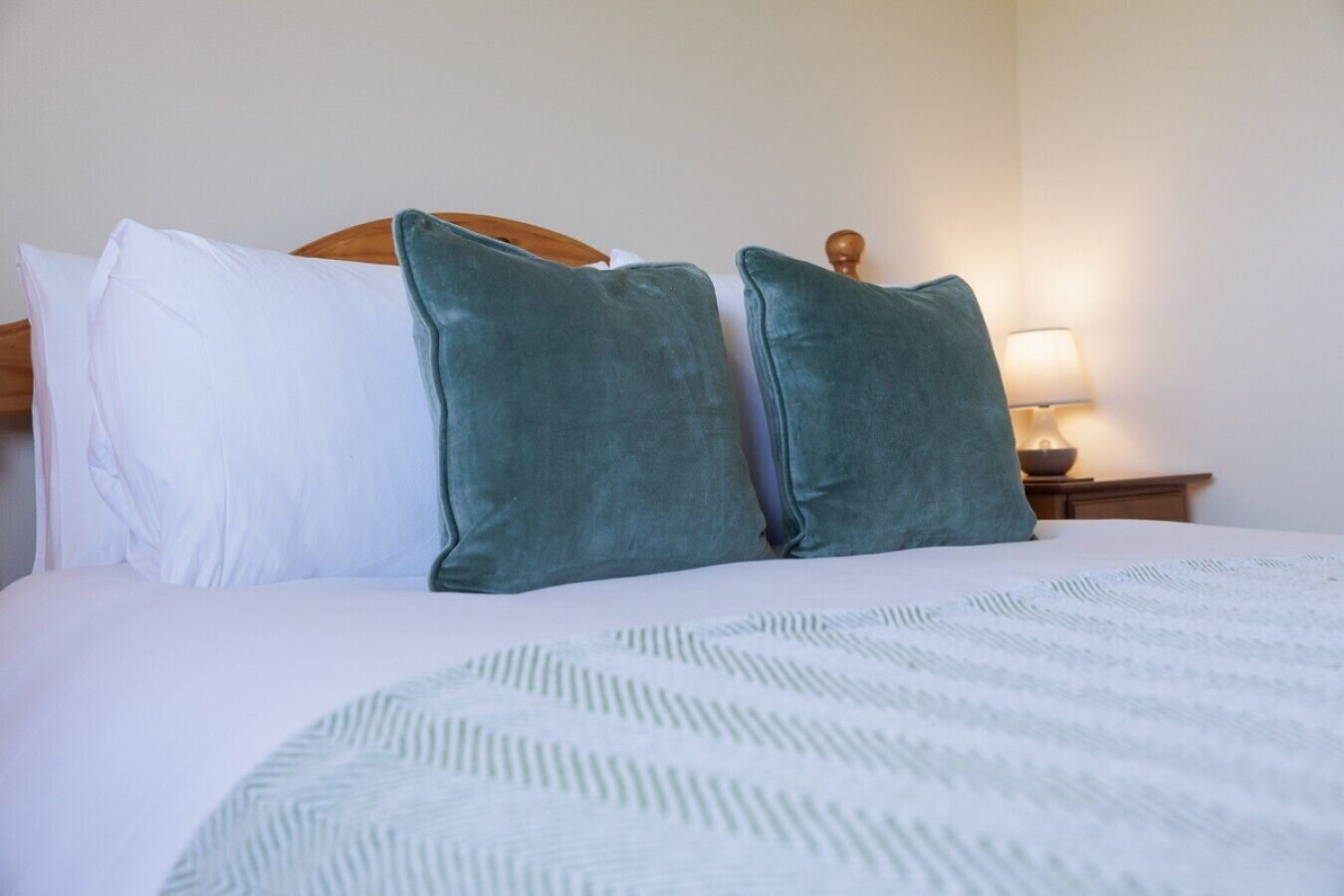 4 bedrooms, desk, iron/ironing board, WiFi (free)
