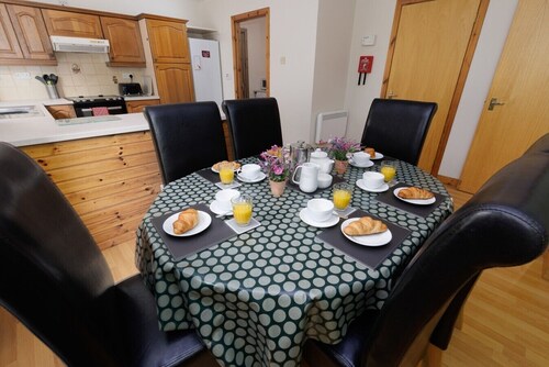 Spacious House | Garden, Views & Parking