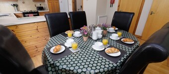 Spacious House | Garden, Views & Parking