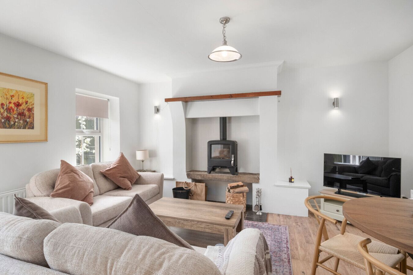 TV, fireplace