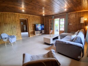 Living area - Lodging with panoramic mountain view - 6 guests (Salazie)