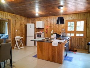 Private kitchen - Lodging with panoramic mountain view - 6 guests (Salazie)