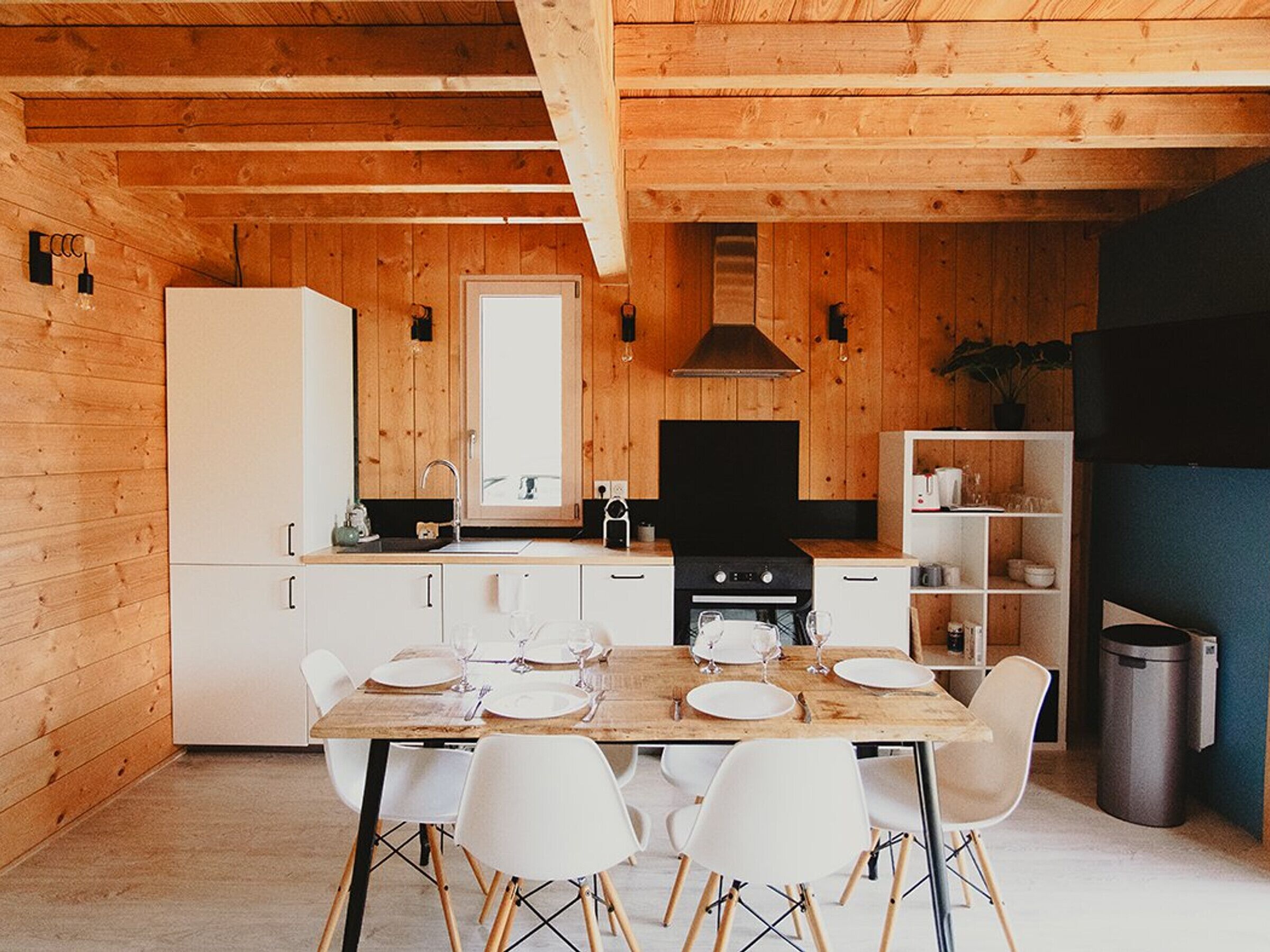 Coffee/tea maker, oven, stovetop, dishwasher