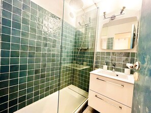 Bathroom - Studio direct beach access - 4 guests (Le Lavandou)