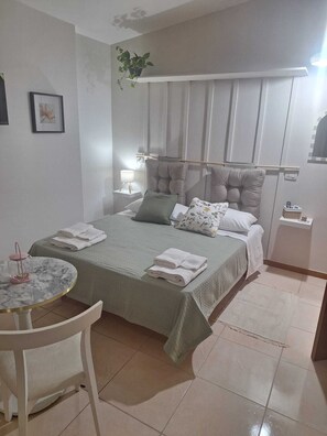 Habitación clásica doble, balcón, vistas a la colina | Wifi gratis