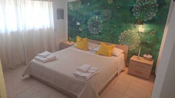 Classic Double Room | Desk, WiFi (free)