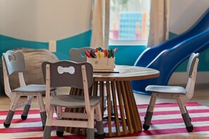 Craft table with lots of coloring and fun to be had - Resort-style 5BR/3BA home, 8 min to Anna Maria Island. Private heated pool, splash pad, home theater, arcade, pickleball court, sauna & hot tub — sleeps 18 with a boat-themed bunk room kids love. Everything your group needs, right at home. (Bradenton)