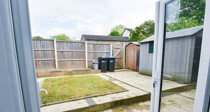 House Sleeps 7 With Parking