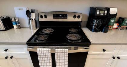 UF Campus Townhome - Full Kitchen 2 BR Pets OK