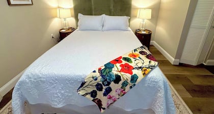 UF Campus Townhome - Full Kitchen 2 BR Pets OK