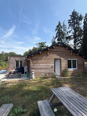 Outdoor dining - Vrbo Property (Le Bosc du Theil)