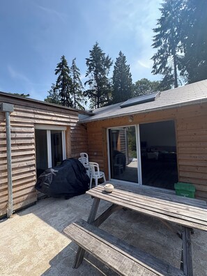 Outdoor dining - Vrbo Property (Le Bosc du Theil)