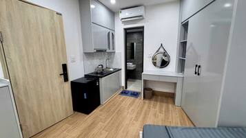 Basic Studio | Private kitchen | Mini-fridge