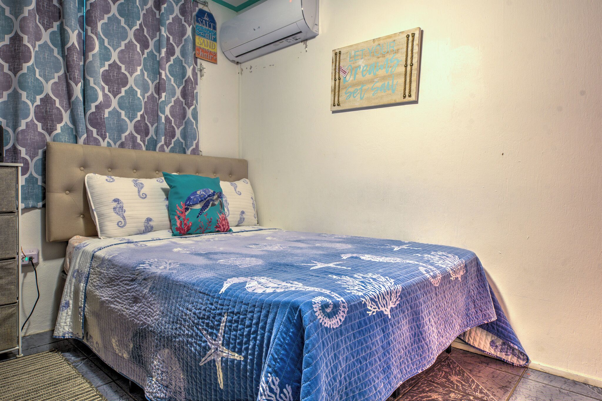 Iron/ironing board, WiFi, bed sheets