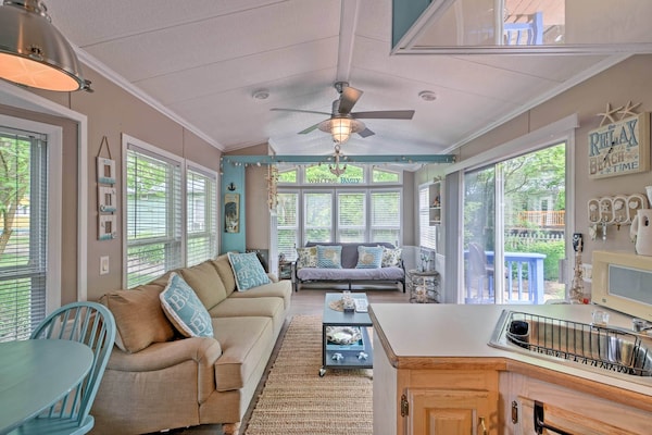 Middle Bass Island Escape: Resort Pool & Bar! - Ohio