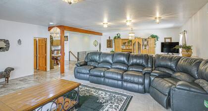 Hot Tub Haven w/ Mtn Views in Dtwn Pagosa Springs