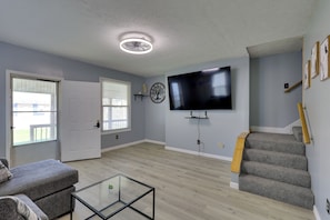 Apartment (3 Bedrooms) | Interior - 2 Mi to Blennerhassett Island! Family Getaway (Parkersburg)