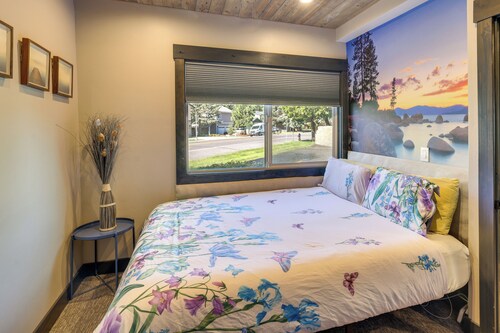 Renovated Tahoe Keys Getaway Near Lake & Heavenly
