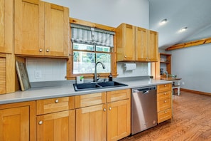 Interior - Cozy Cabin! Only a 5-minute Walk to Marina! (Celina)