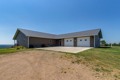Bison Ranch Retreat: 8 Mi to Niobrara State Park