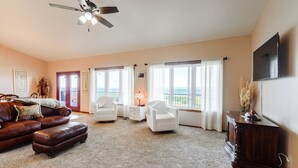 Interior - Bison Ranch Retreat: 8 Mi to Niobrara State Park (Niobrara)