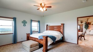 Interior - Bison Ranch Retreat: 8 Mi to Niobrara State Park (Niobrara)