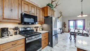 Interior - Bison Ranch Retreat: 8 Mi to Niobrara State Park (Niobrara)