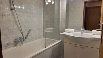 Apartment | Bathroom
